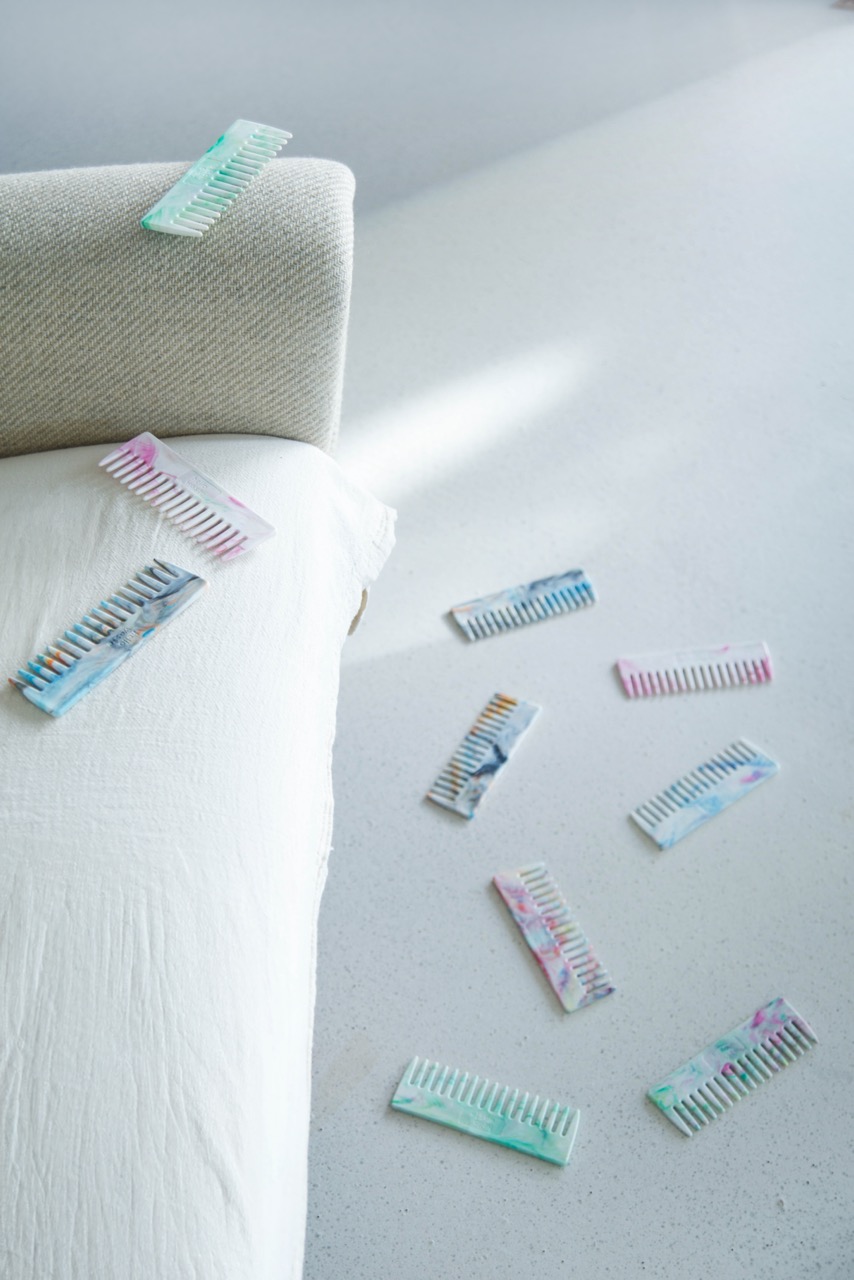 Peigne en plastique recyclé – Image 19