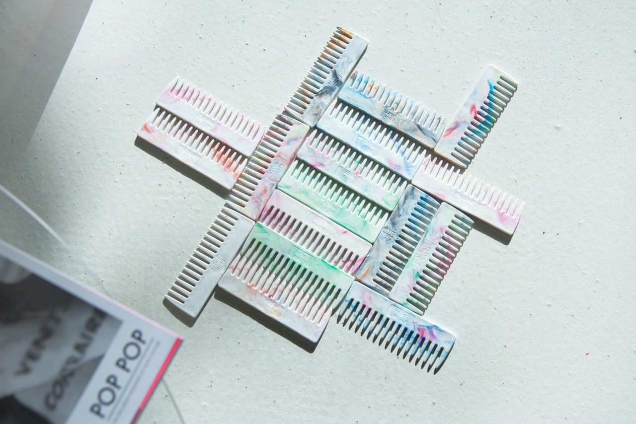 Peigne en plastique recyclé – Image 20