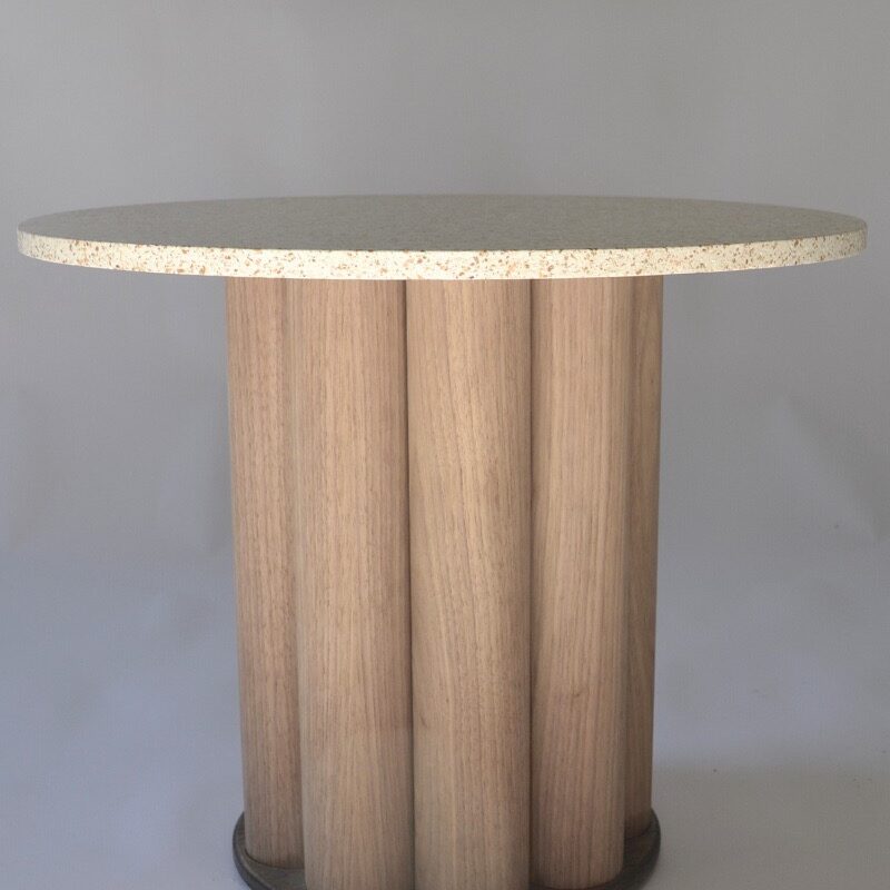 Table Héritage T9 en volants de badminton revalorisés