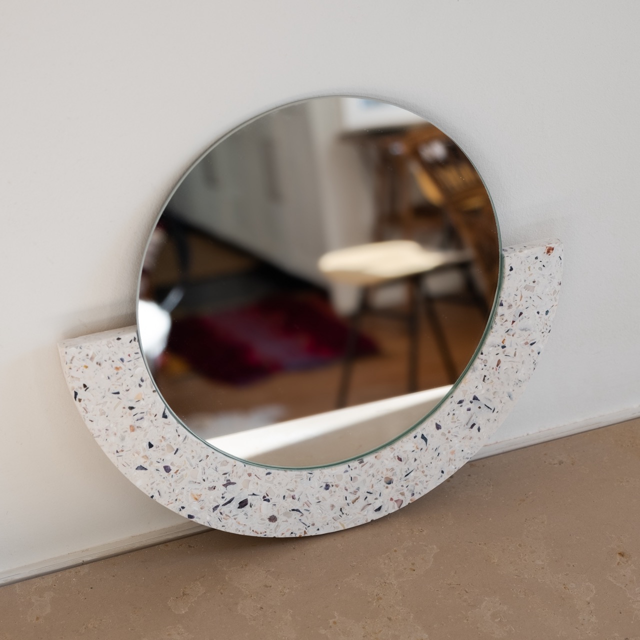 Miroir Demi-lune en coquillages revalorisés – Image 27