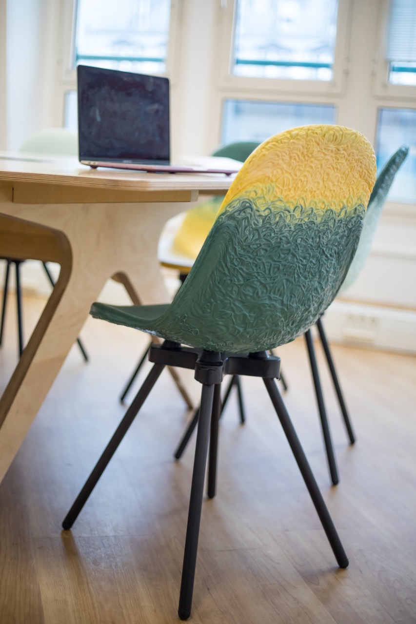 Chaise Gravêne 5.5 en plastique recyclé – Image 5