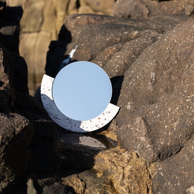 Miroir Demi-lune en coquillages revalorisés – Image 21