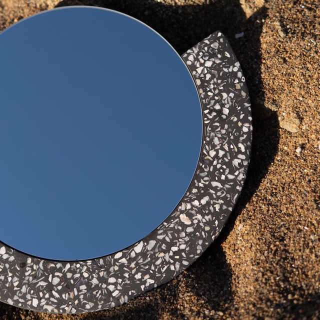 Miroir Demi-lune en coquillages revalorisés – Image 13