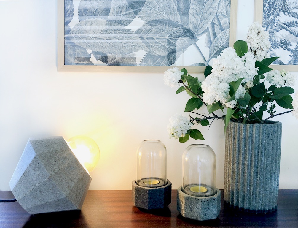 Lampe à poser Sepalum en volants de badminton recyclés – Image 3