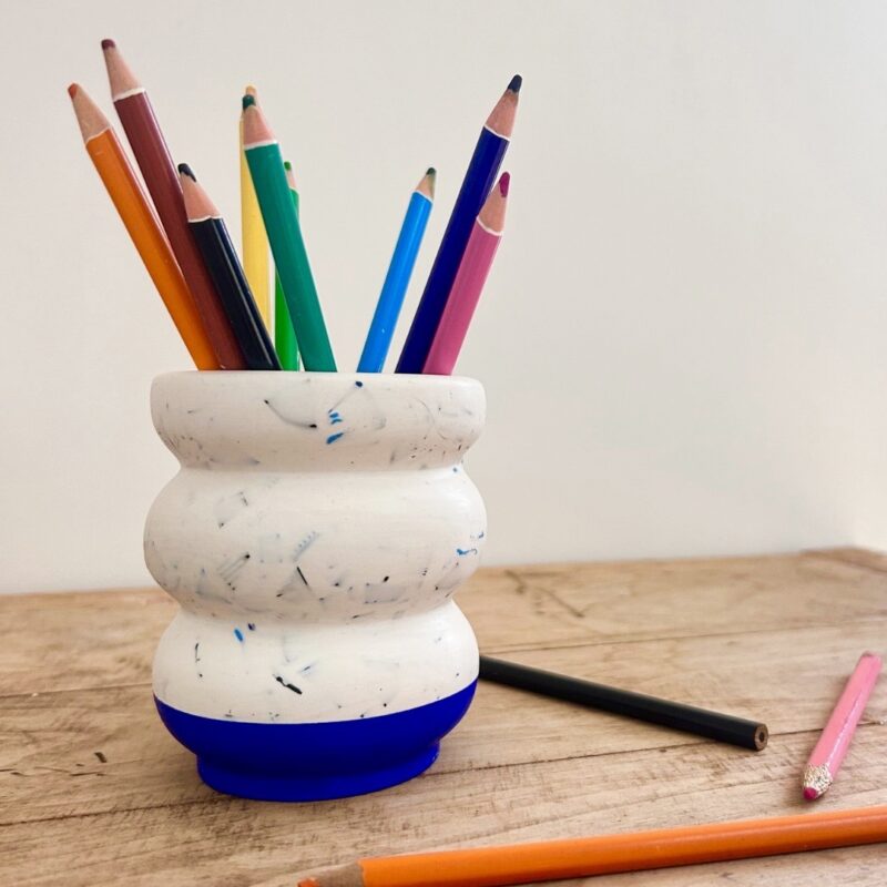 Grand  pot à crayons en plastique recyclé