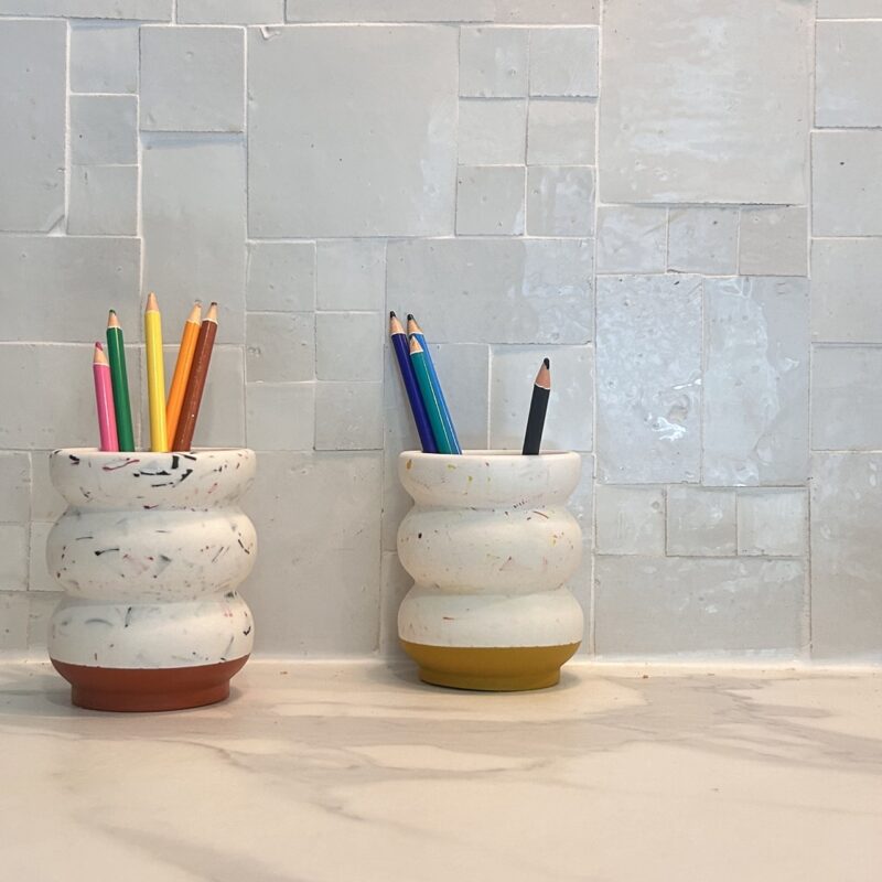 Petit pot à crayons en plastique recyclé