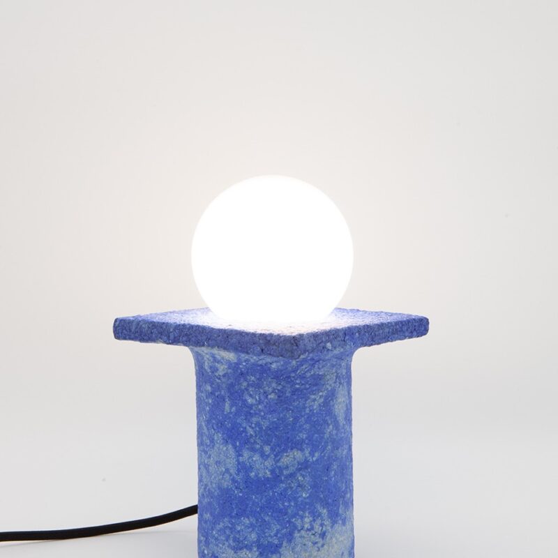 Lampe à poser carré bleu recyclée
