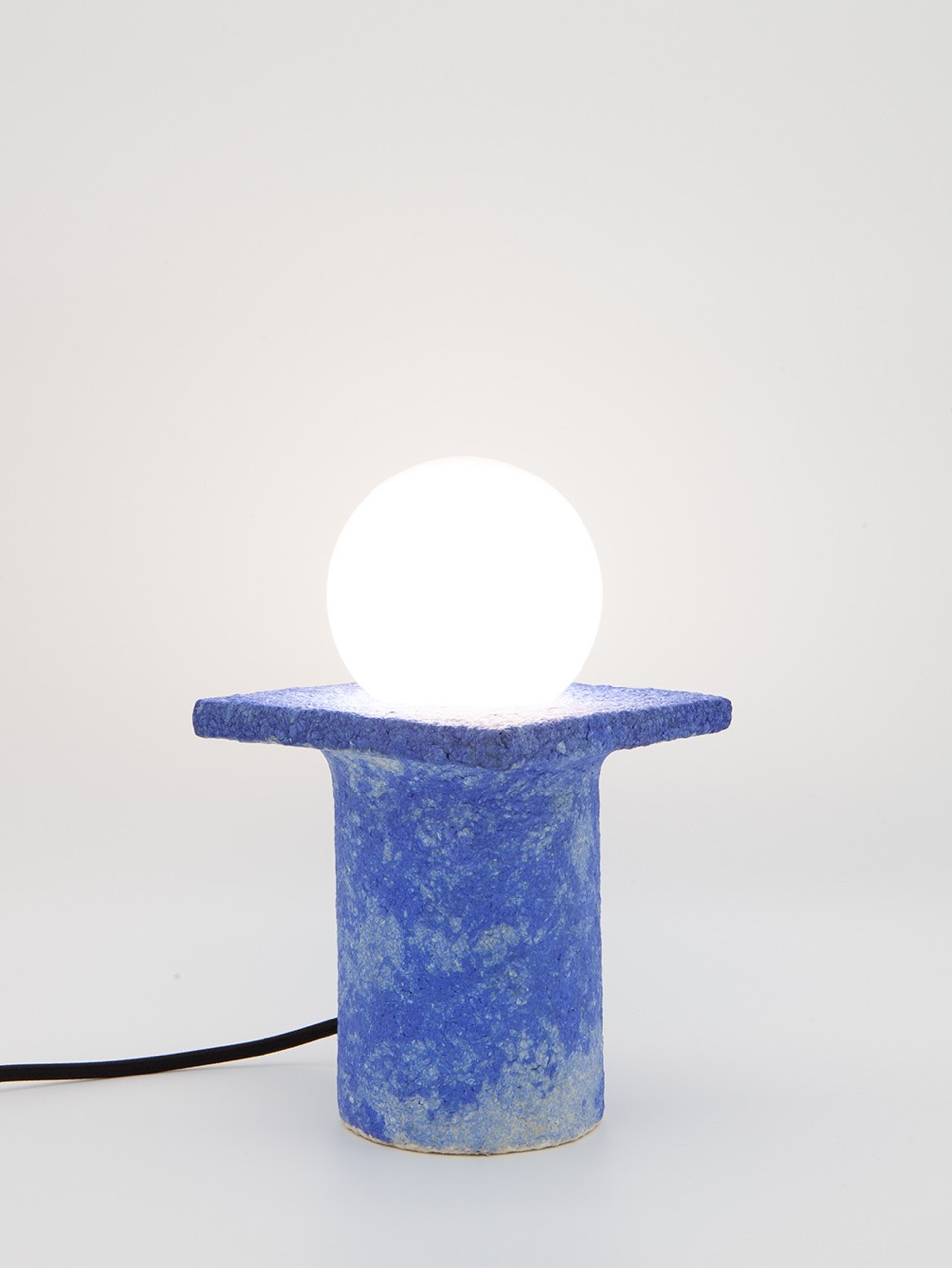Lampe à poser carré bleu recyclée